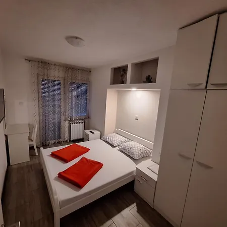 Apartment Kaca 1