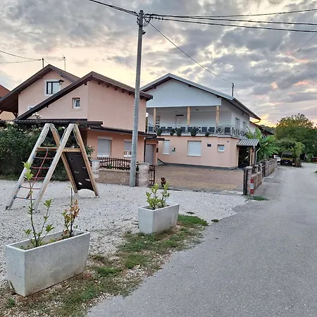 Apartment Kaca 1