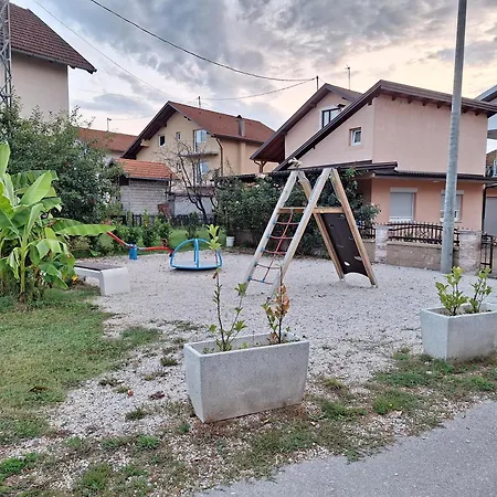 Kaca 1 アパート *