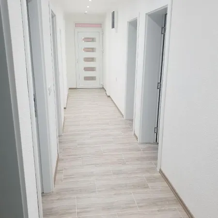 Kaca 1 アパート *