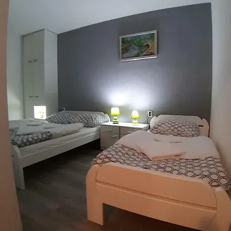 アパート Kaca 1 バニャ・ルカ